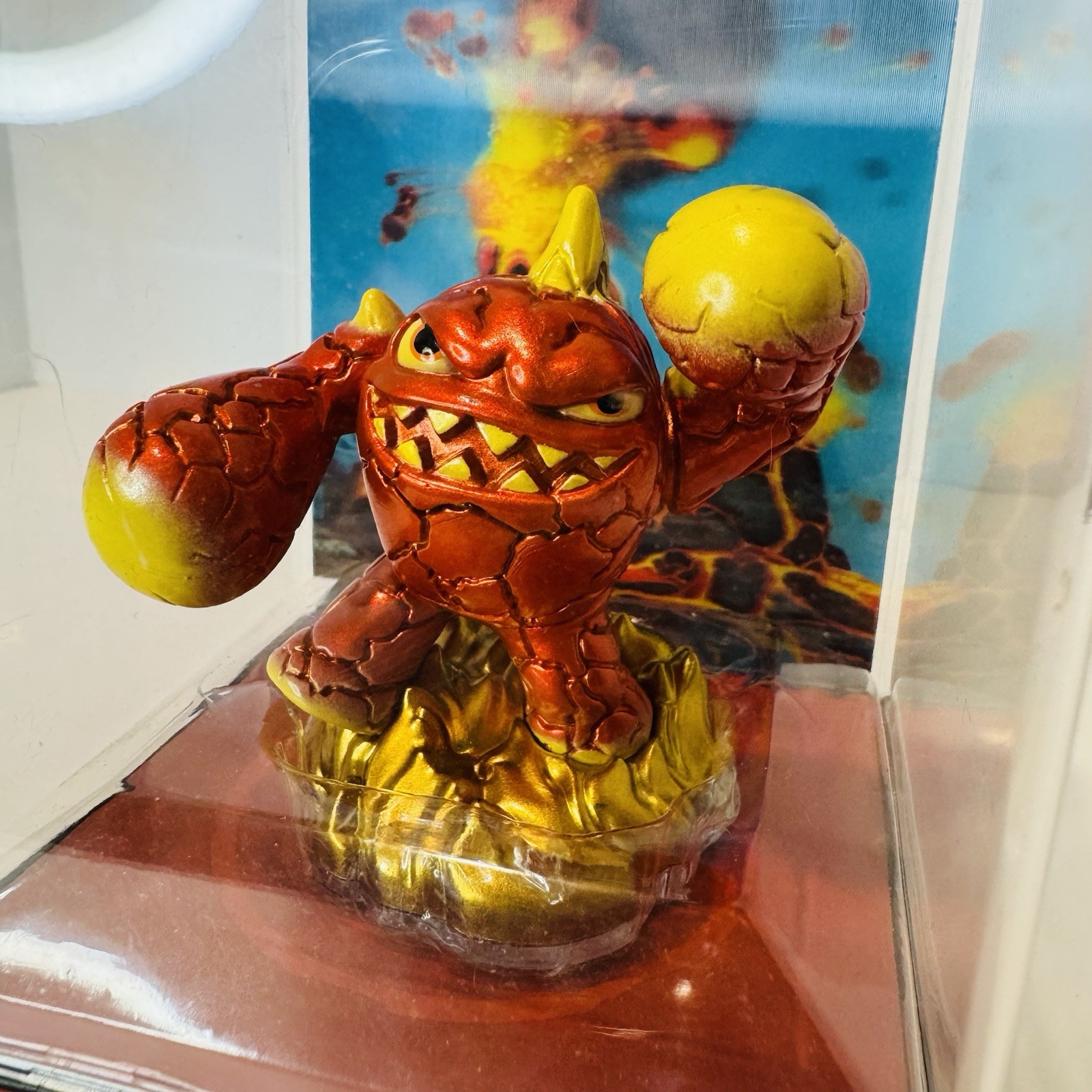 Skylanders Eon’s Elite Eruptor w/ Display Case