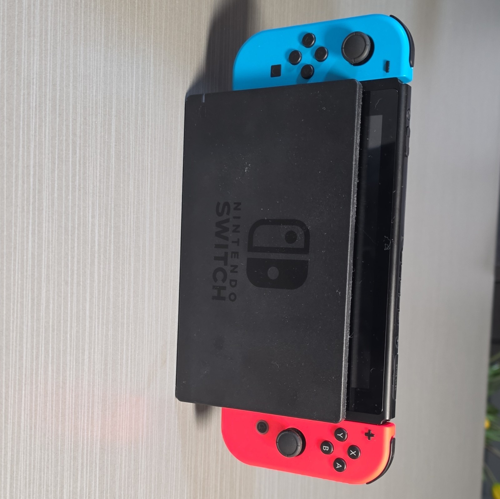 Nintendo Switch Console 32GB 720p HD HDMI w/ Neon Red/Blue Joy-Con & Dock