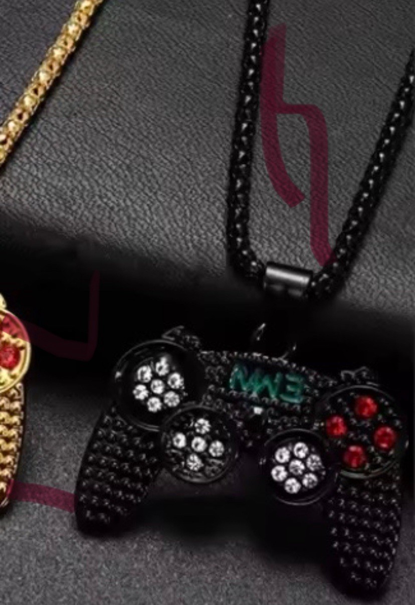 Brand New Kids Gamer Black Retro Playstation Controller Pendant 20″ Necklace