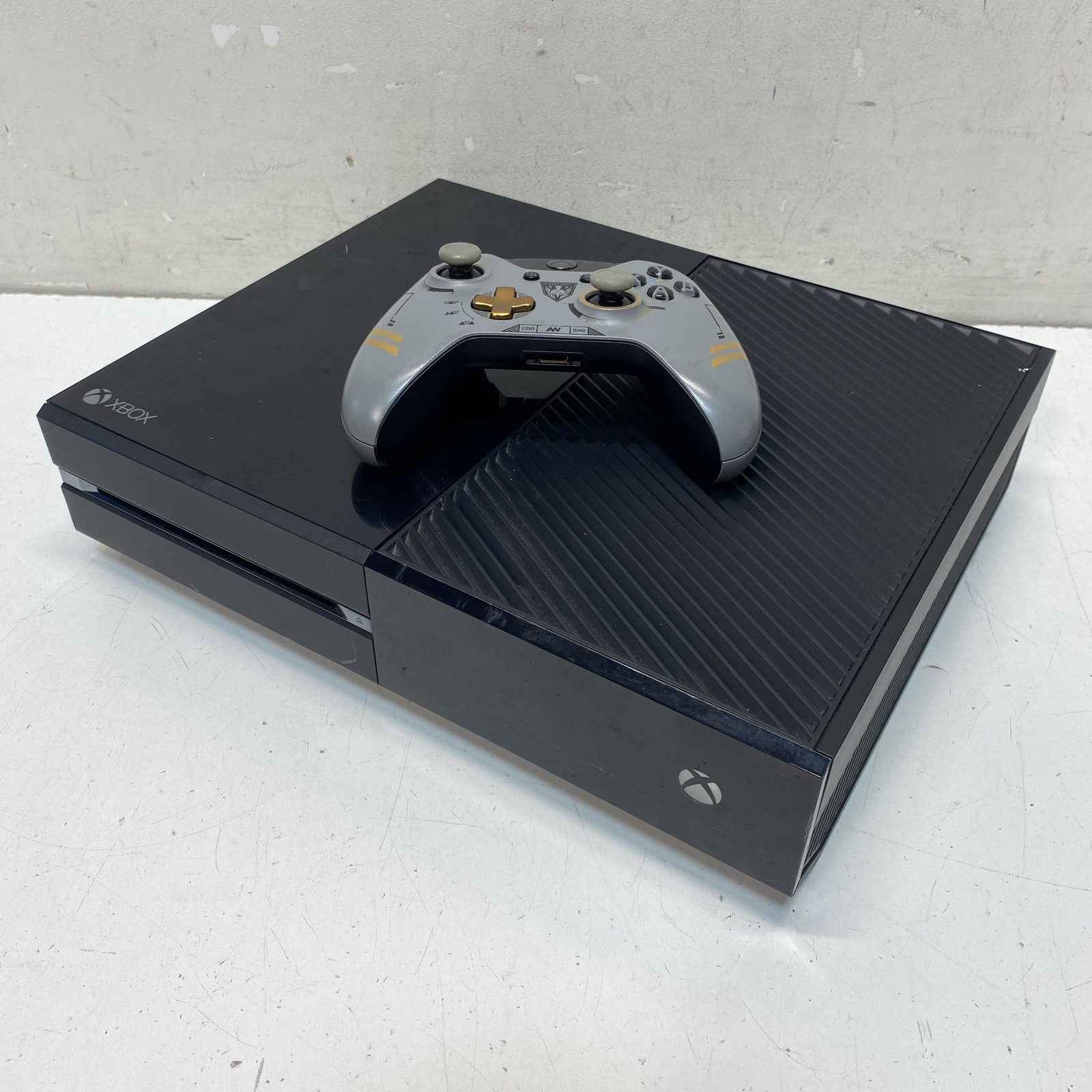 Microsoft Xbox One Console Call of Duty Edition Controller For Parts or Repair