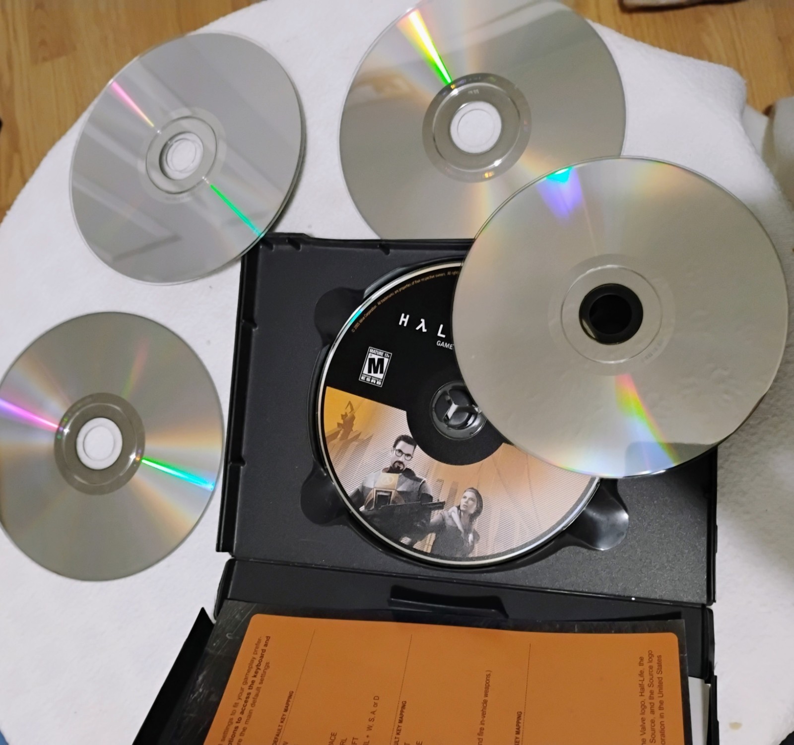 Half-Life 2 Game of the Year Edition PC CD-ROM 2005 5 Disc Set Valve Corp