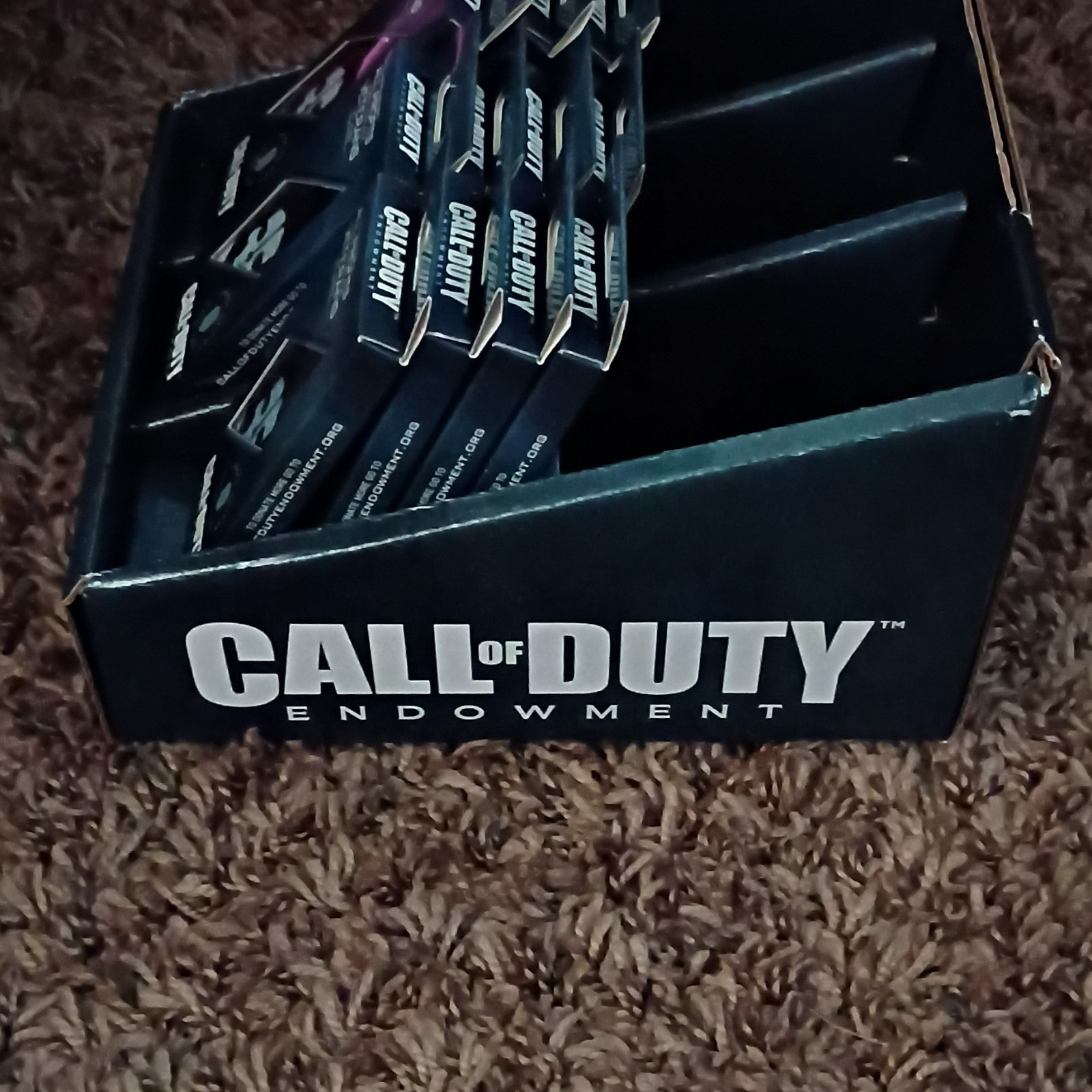 Call of Duty Display Box w/ 11 Dog Tag Endowment Ghosts Limited Edition Dog Tag