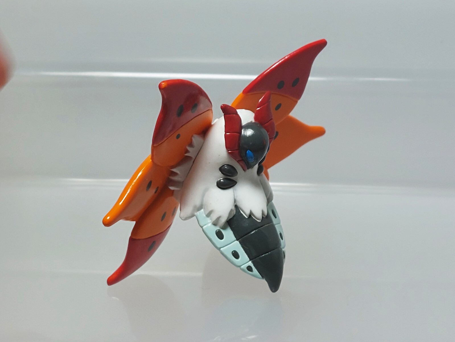 Volcarona Pokemon Monster Collection Figure Takara Tomy 2011 Japan H02 1.8in