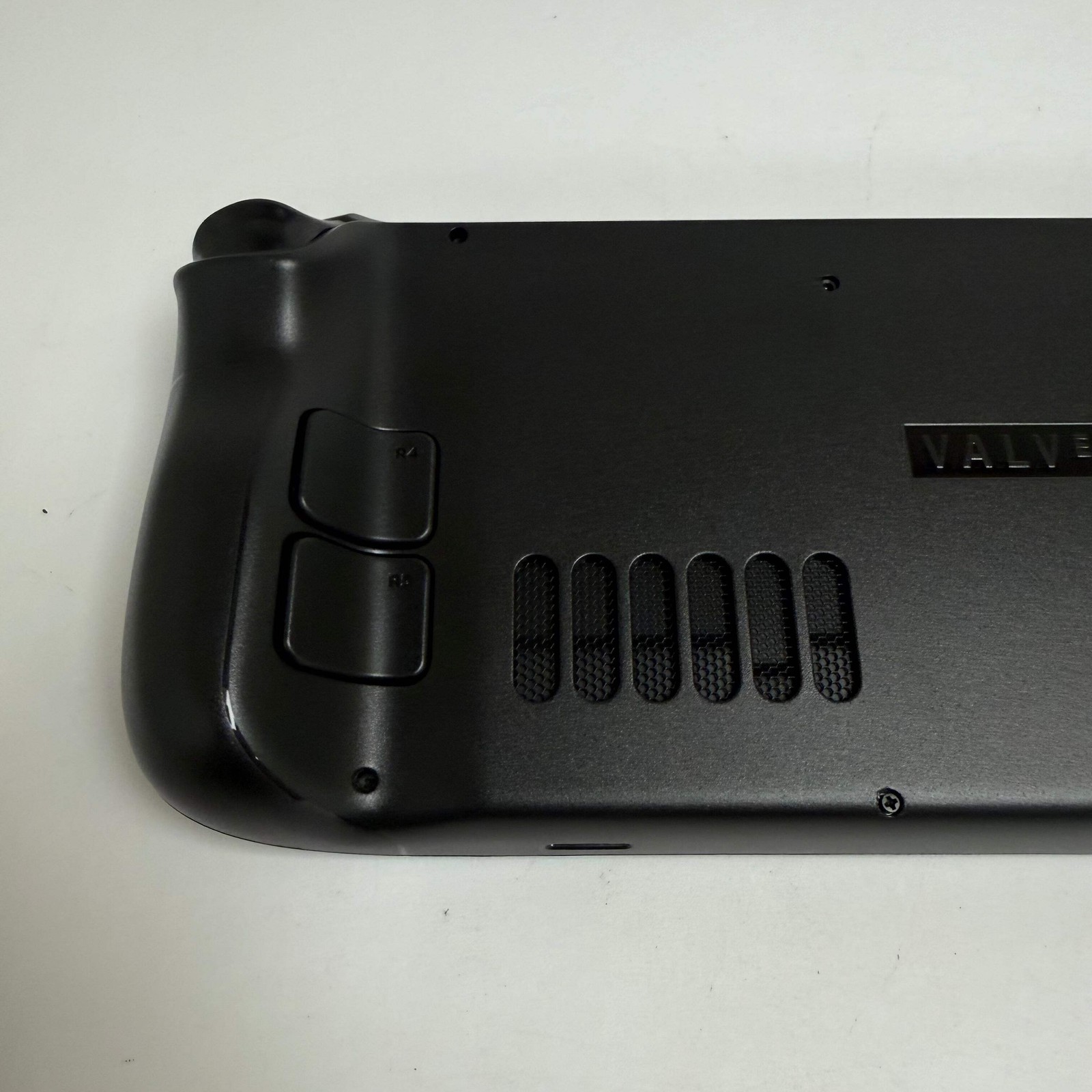 Valve Steam Deck 7″ AMD 7nm Ryzen APU 16GB RAM 64GB Black 1010