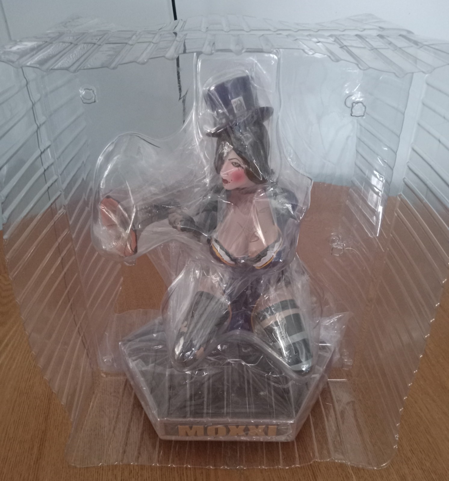 Mad Moxxi Limited Statue w/original Box MIB Borderlands Video Game