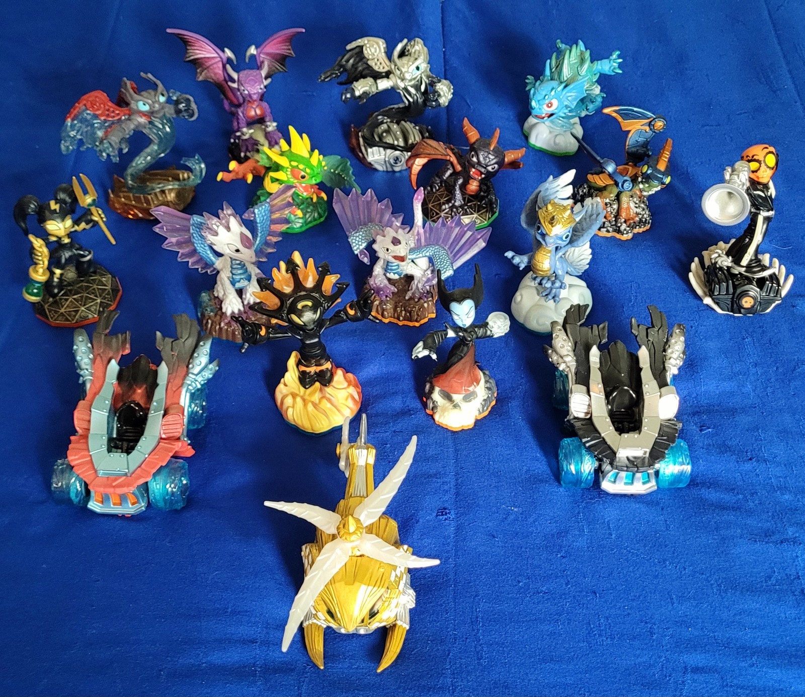 15 Assorted Skylander Figures And 3 Vehicles