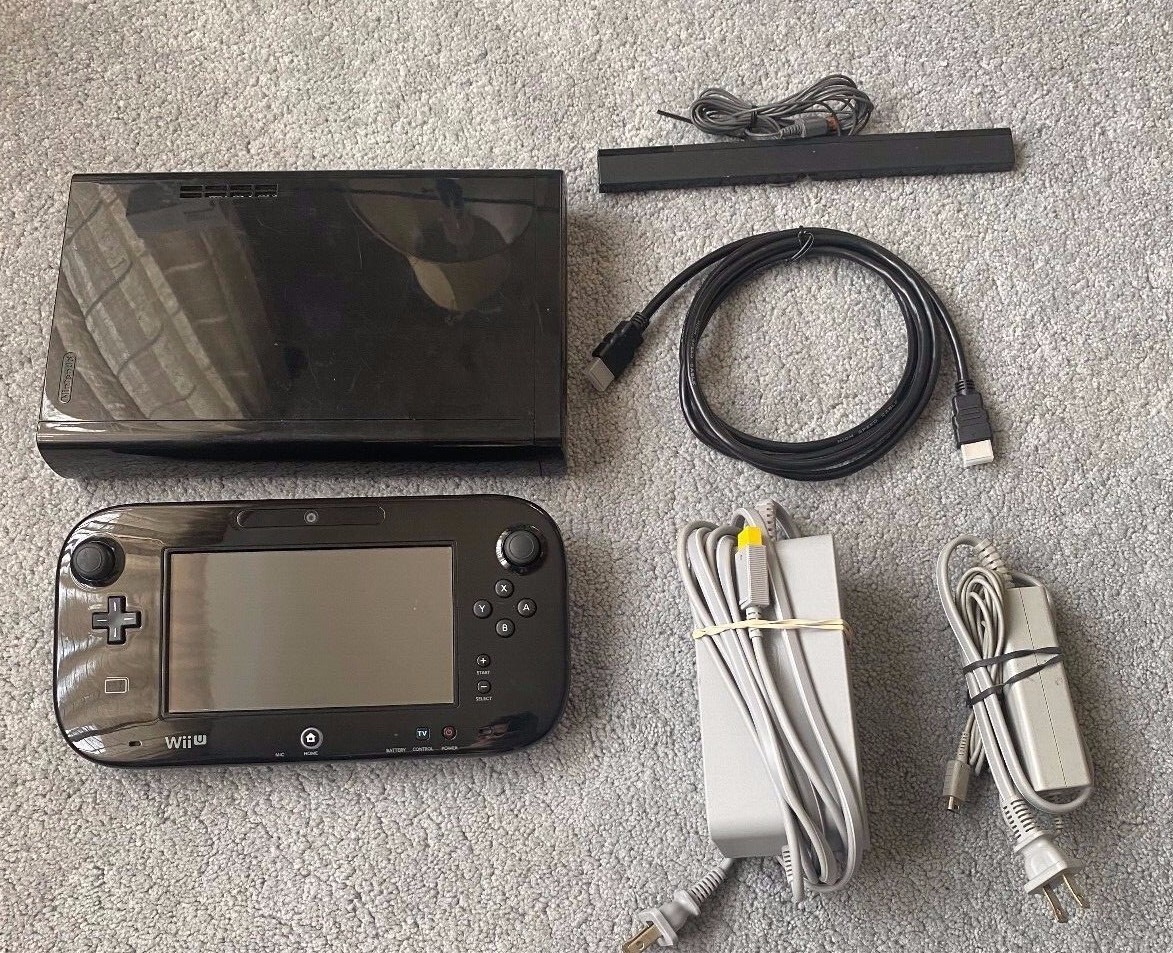 Nintendo Wii U Launch Edition 32GB Black With one game & Wii U Pro CONTROLLERS