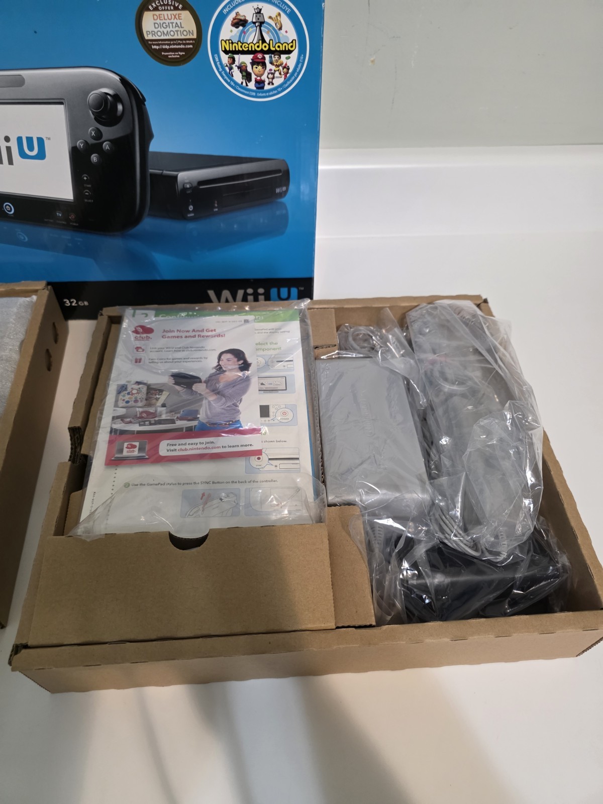 Nintendo Wii U Deluxe Set 32GB Black Console w/ GamePad, Cables, Box, Manuals
