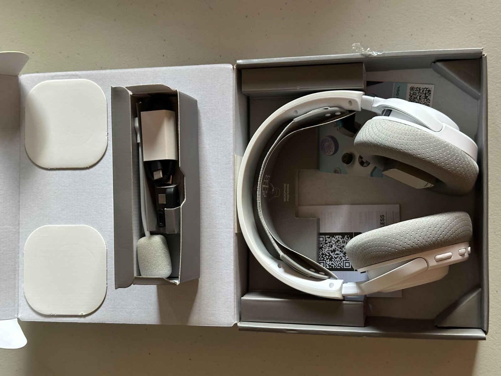 SteelSeries Arctis Nova 3X Wireless Multi-Platform Gaming Headset (White)