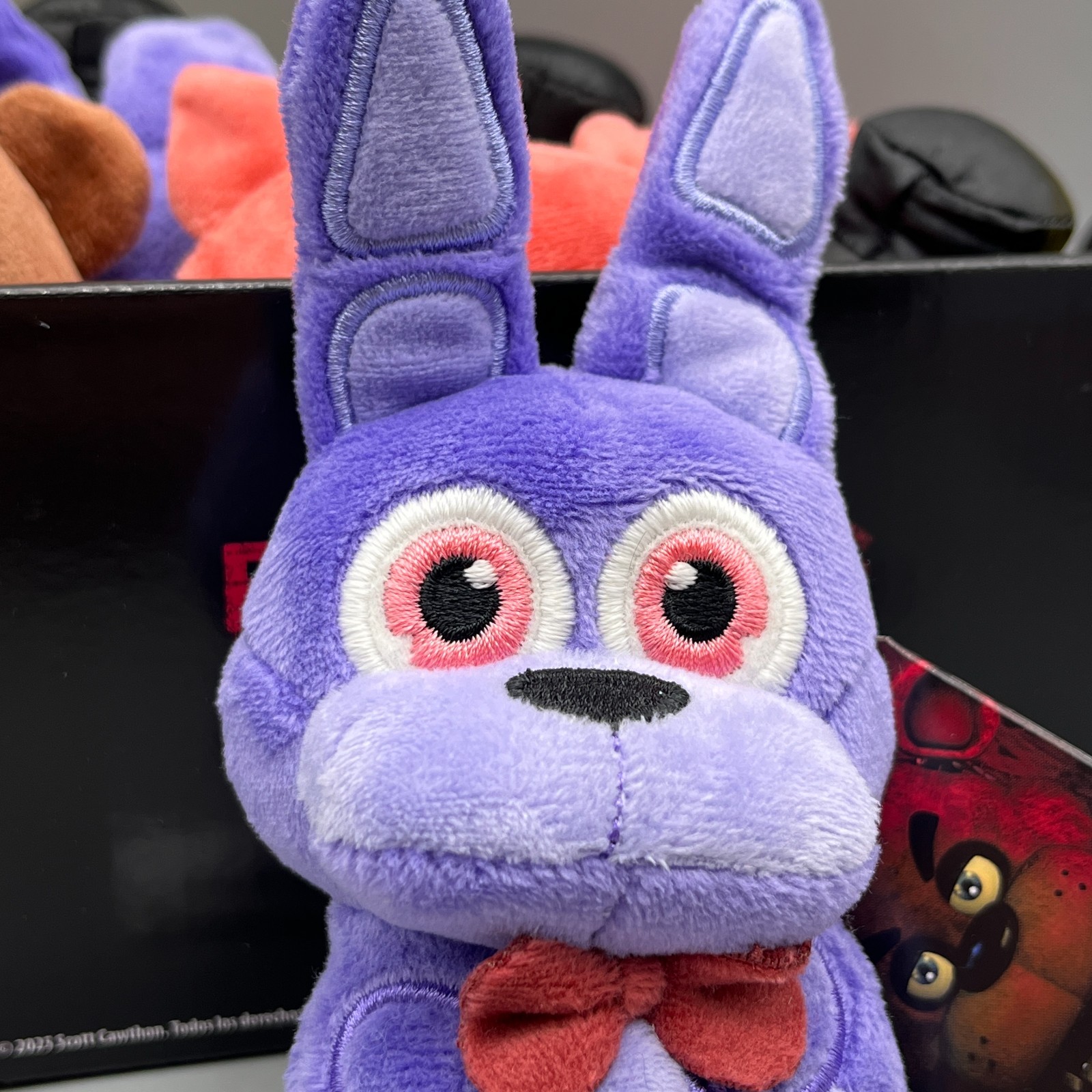 Jazwares FNAF 2025 4″ Mini Plush Set 5 GLOW EYES Freddy Bonnie Chica Foxy Golden