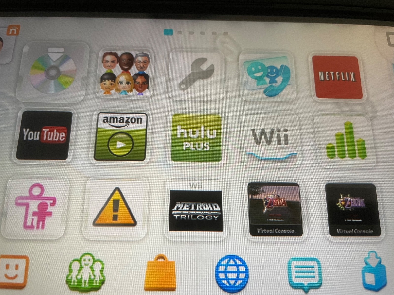 Wii U with 36 digital games, 1 physical game (Wii U Mario Maker bundle)