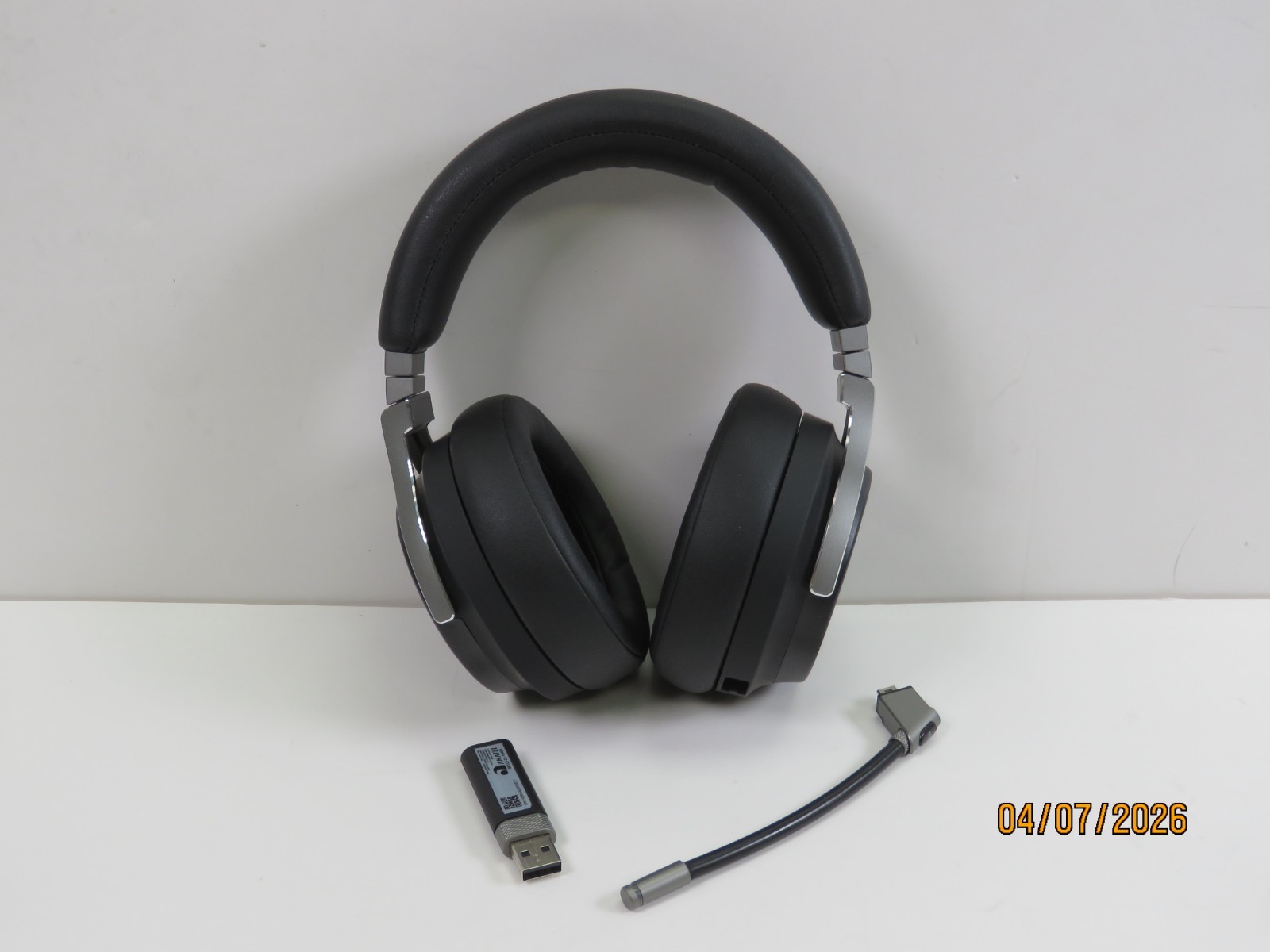 Corsair CA-9011185-NA Virtuoso RGB Carbon Headband Headset for Gaming [AC43]