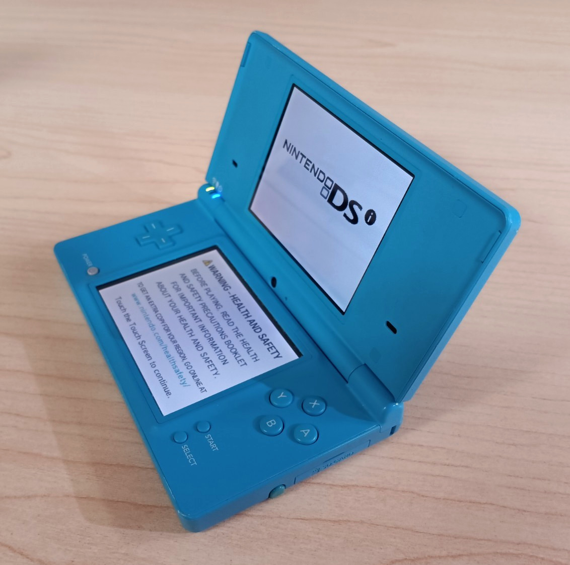 Nintendo DSi light blue console bundle w/ 5 games & charger- Tested