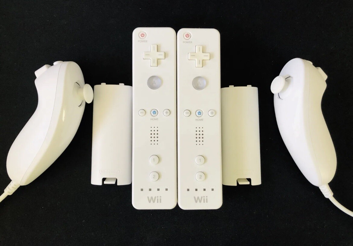 Nintendo Wii Console Mario Kart/Wii Sports Bundle, System, Wheels 2 Controllers!