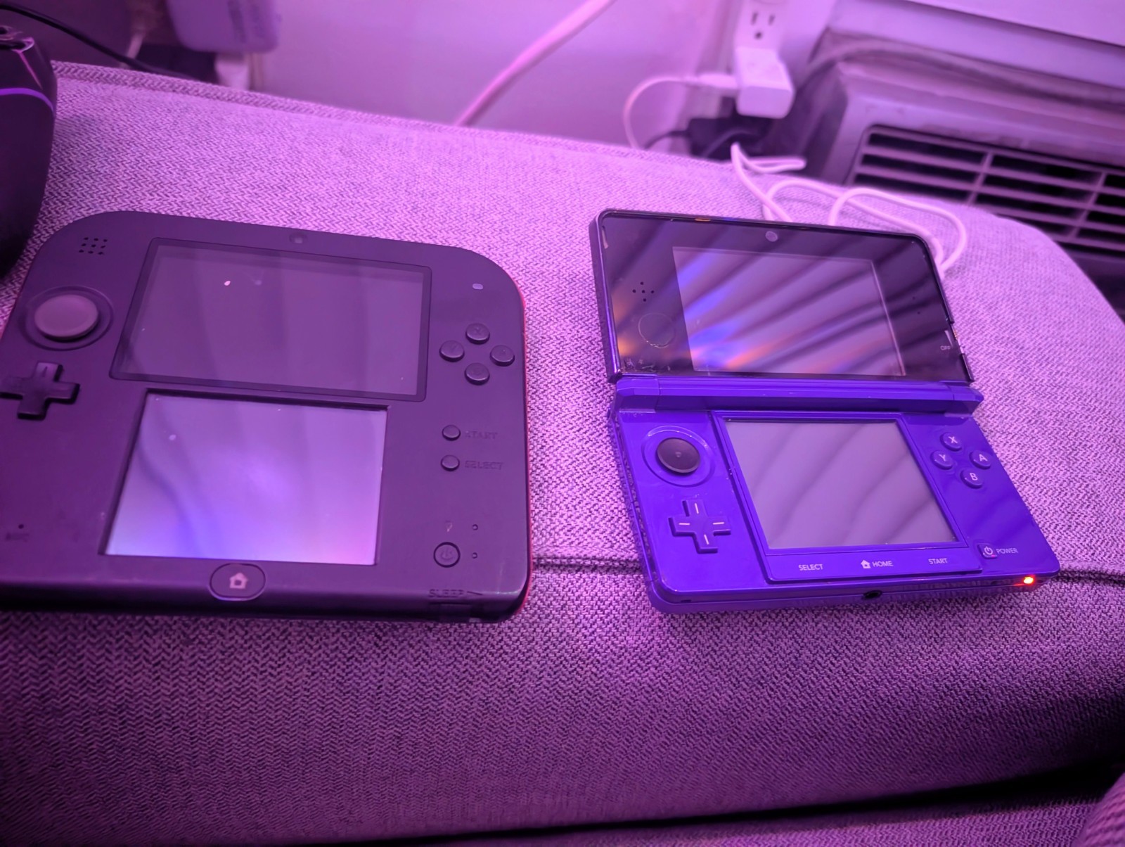 Retro games, consoles handheld DS, desks, accessories