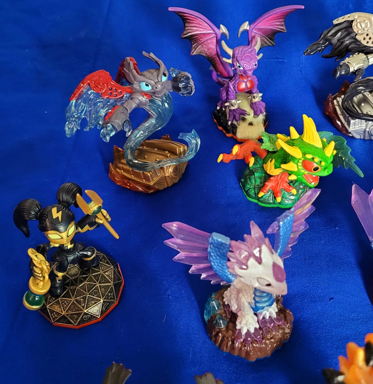15 Assorted Skylander Figures And 3 Vehicles