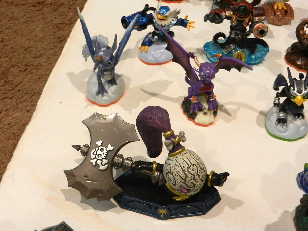 Lot of 50 Skylanders Figures – Mix of Spyro / Giants / Swap Force