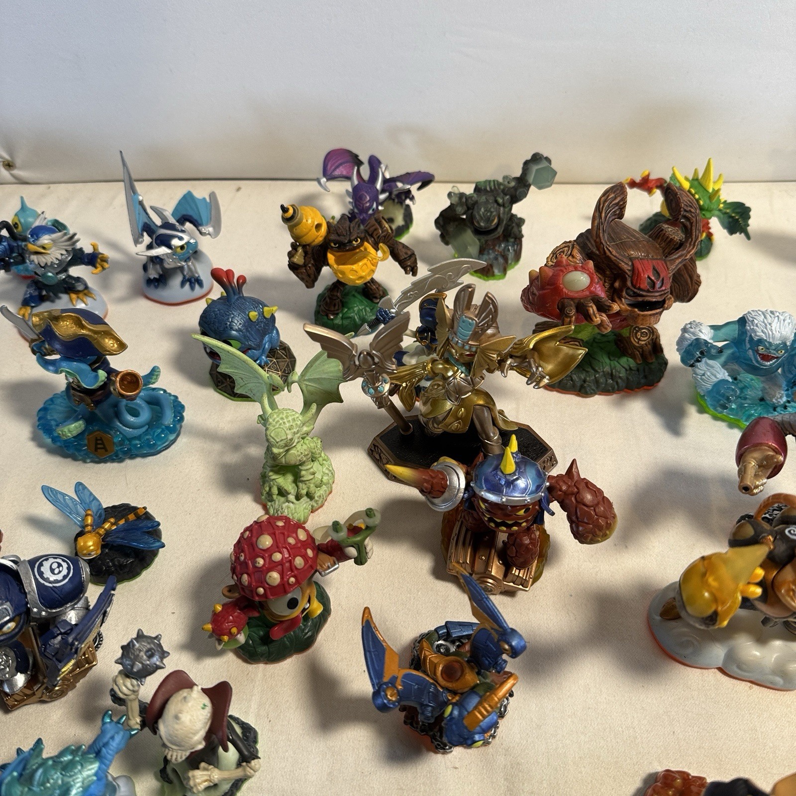 Activision Skylanders Character Figures 90 With Portal Crystals And Keys!