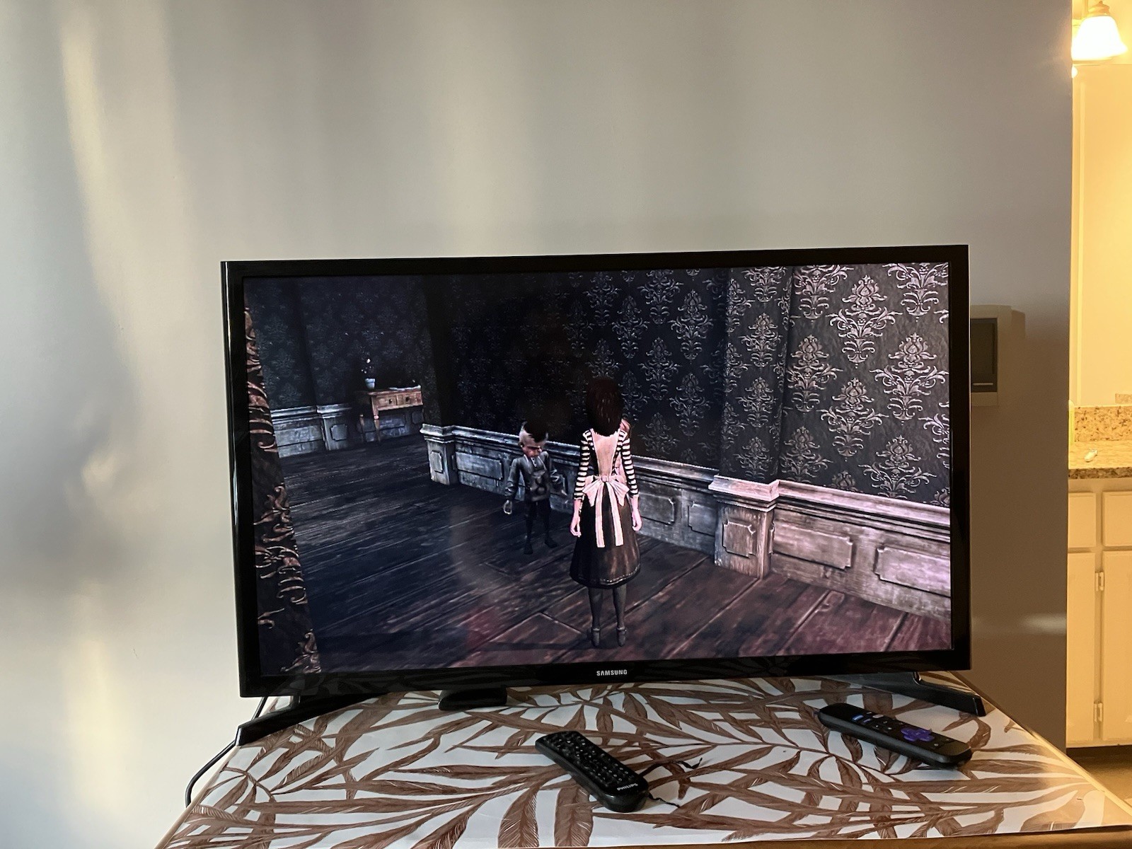 Alice: Madness Returns Xbox 360 CIB Complete W/ Manual & Insert Tested