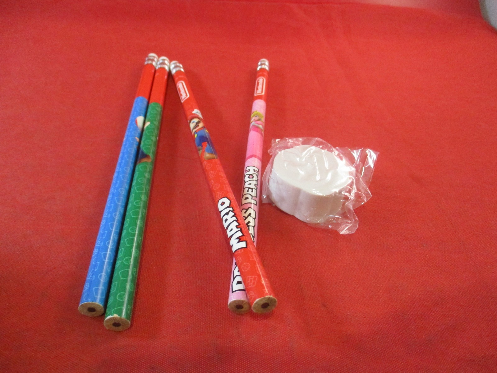 Super Mario Bros Nintendo Pencil Set Mario Toad Luigi Peach + Koopa Shell Eraser
