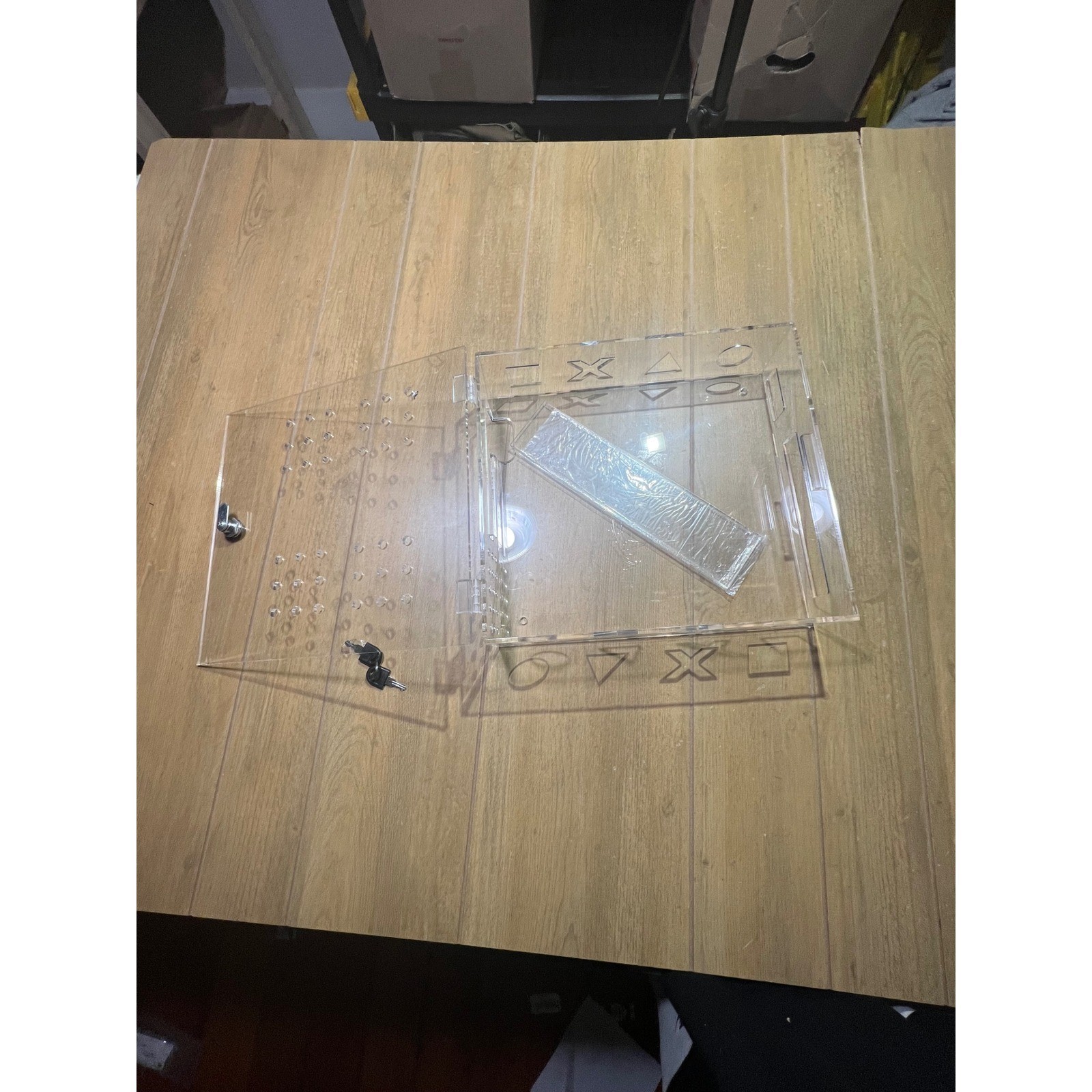 PlayStation 4 PS4 Acrylic Security Display Case with Lock and Keys Clear