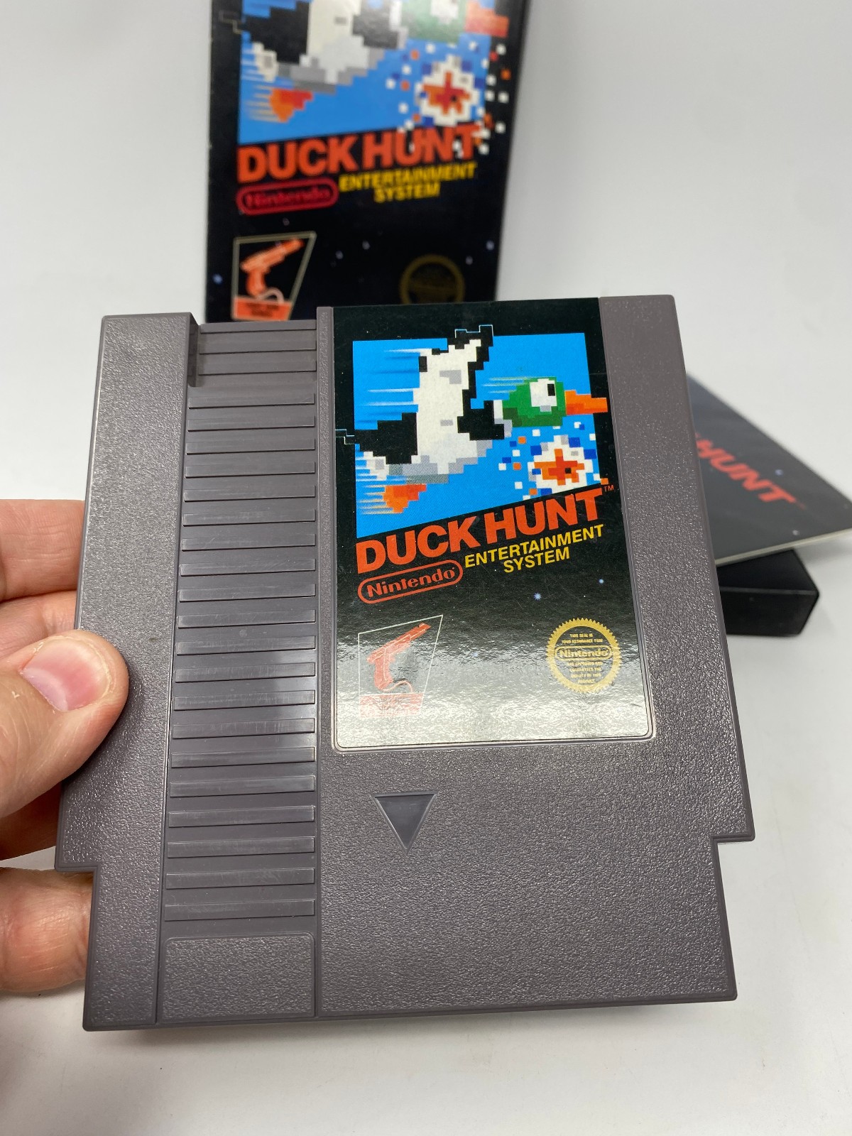 Duck Hunt Nintendo NES, 1985 5-Screw Unpunched Hangtab Complete CIB BLACK BOX