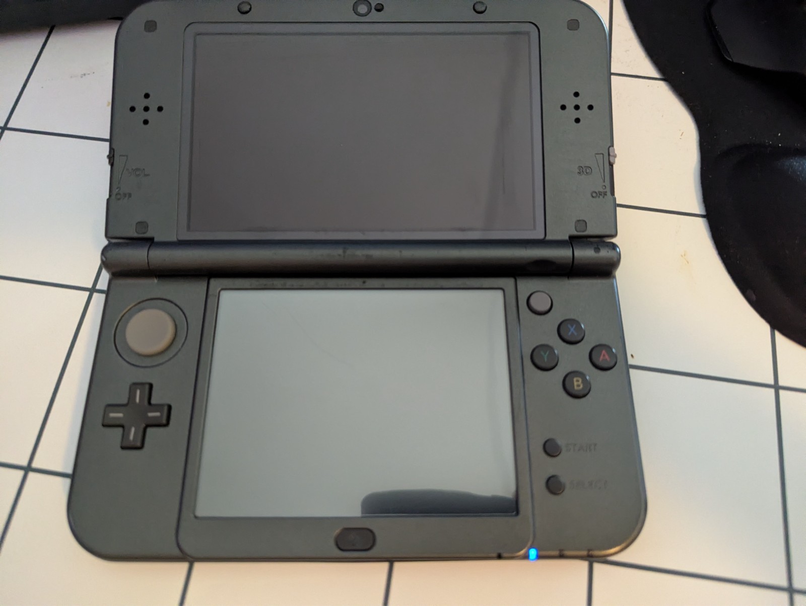 Nintendo New 3DS XL 4GB Handheld Gaming System – Won’t Boot