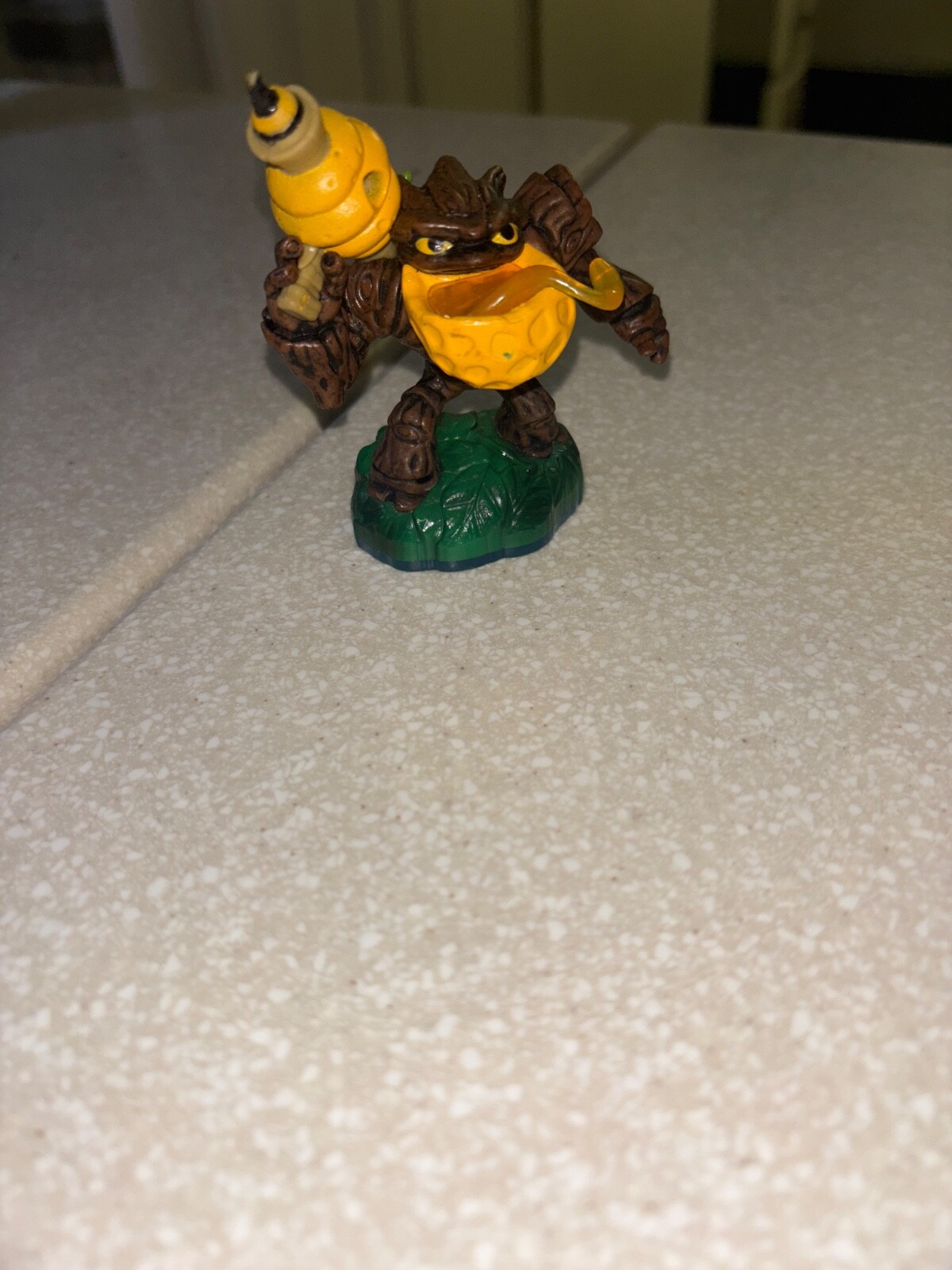 Skylanders Swap Force – Lightcore Bumble Blast Figure – Life Element – Blue Base
