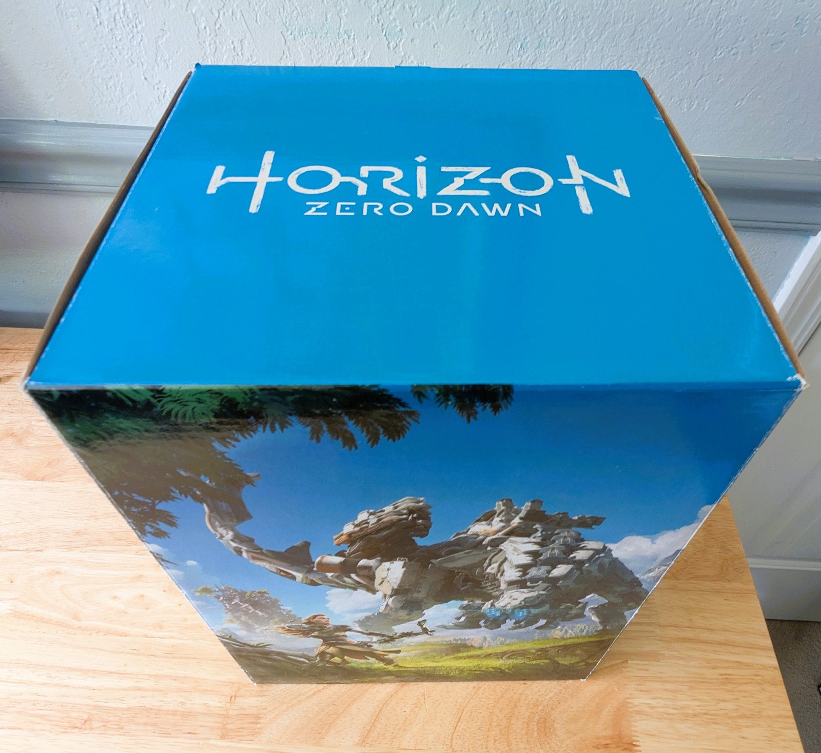 Horizon Zero Dawn Aloy Statue, Dark Horse Art Book, with Collector Display Box