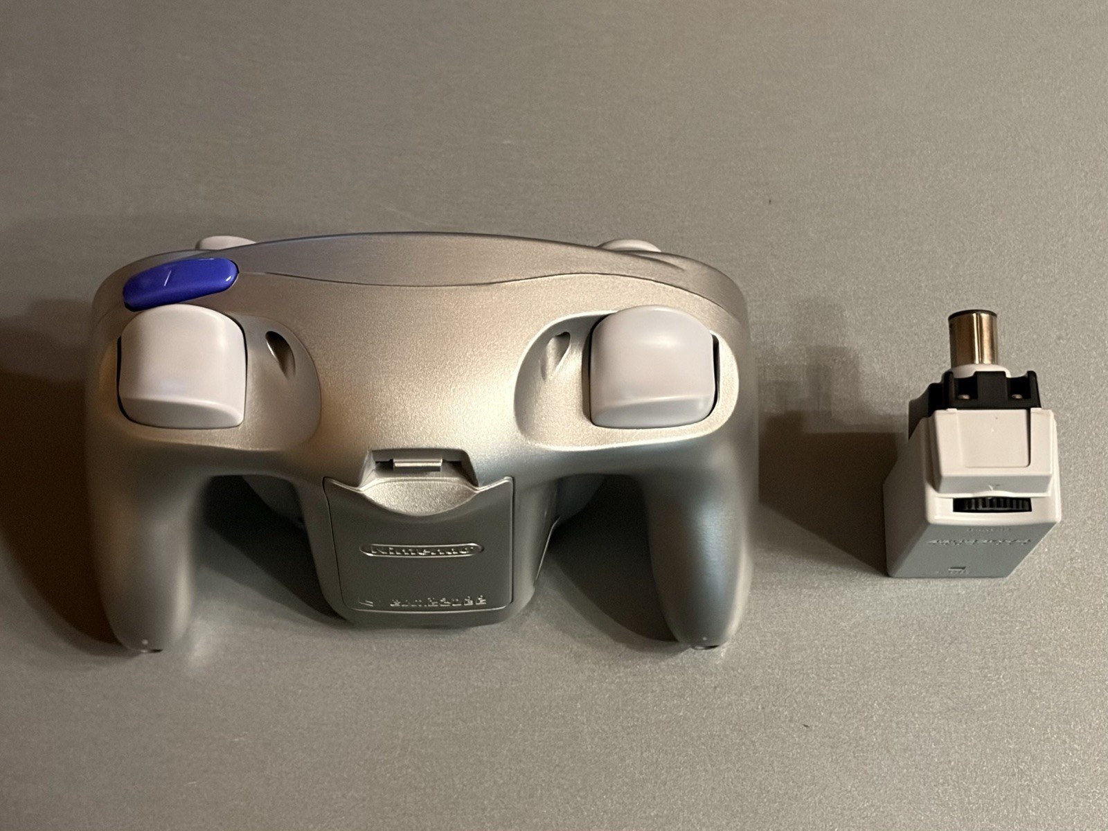 Silver Wavebird Wireless Controller with Receiver for Nintendo GameCube