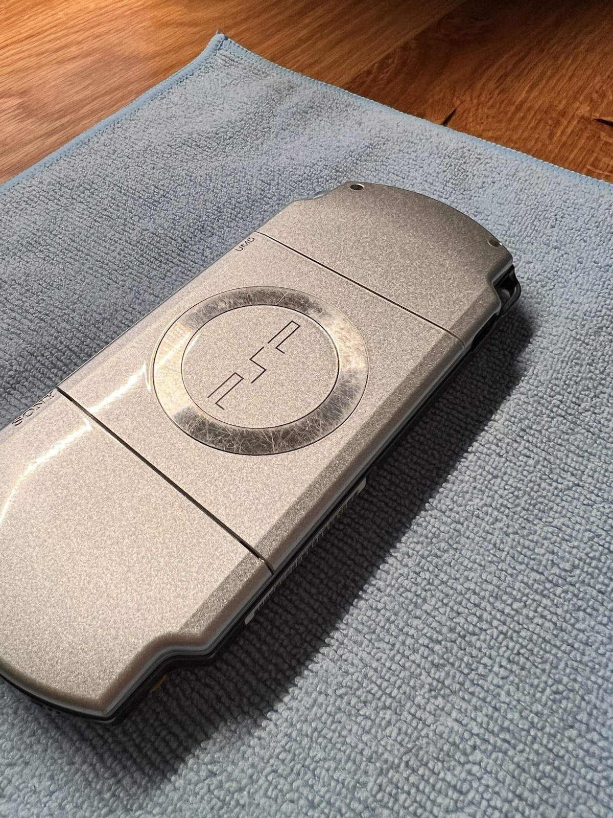 Sony PSP 2000 64MB Ice Silver Handheld System