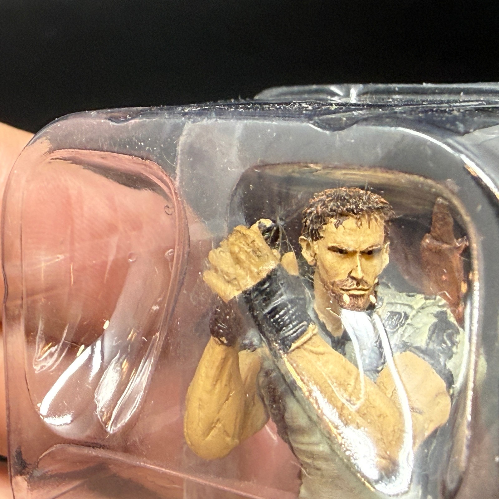 Resident Evil 5 Collector’s Edition 3″ Chris Redfield Action Figure *BROKEN* 1a