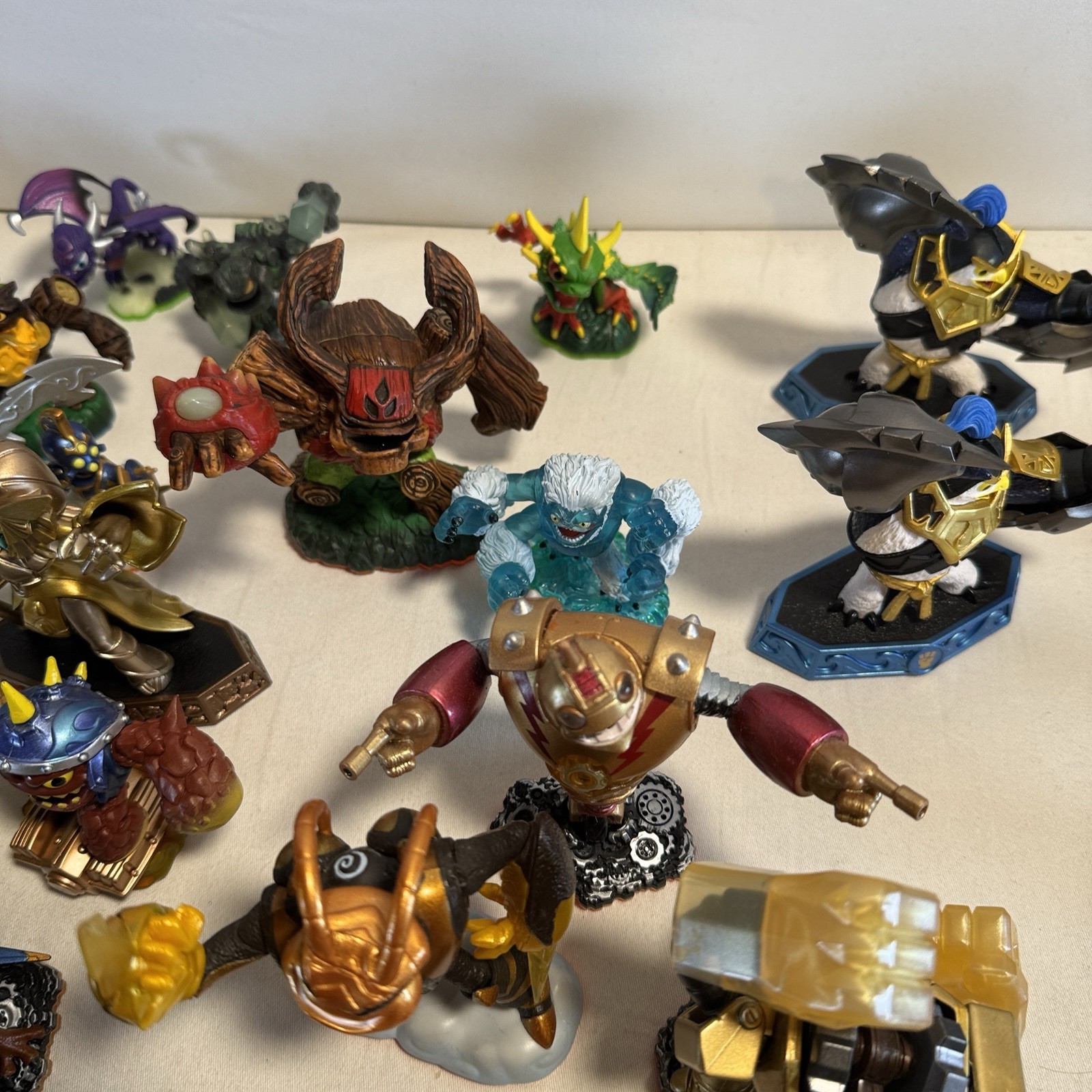 Activision Skylanders Character Figures 90 With Portal Crystals And Keys!