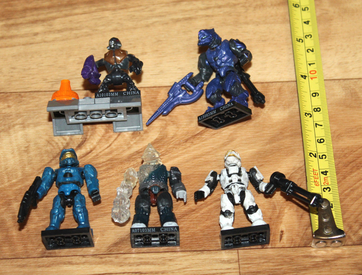 Mega Bloks Mega Construx Halo Figure Set Spartan Purple White Blue Transparent