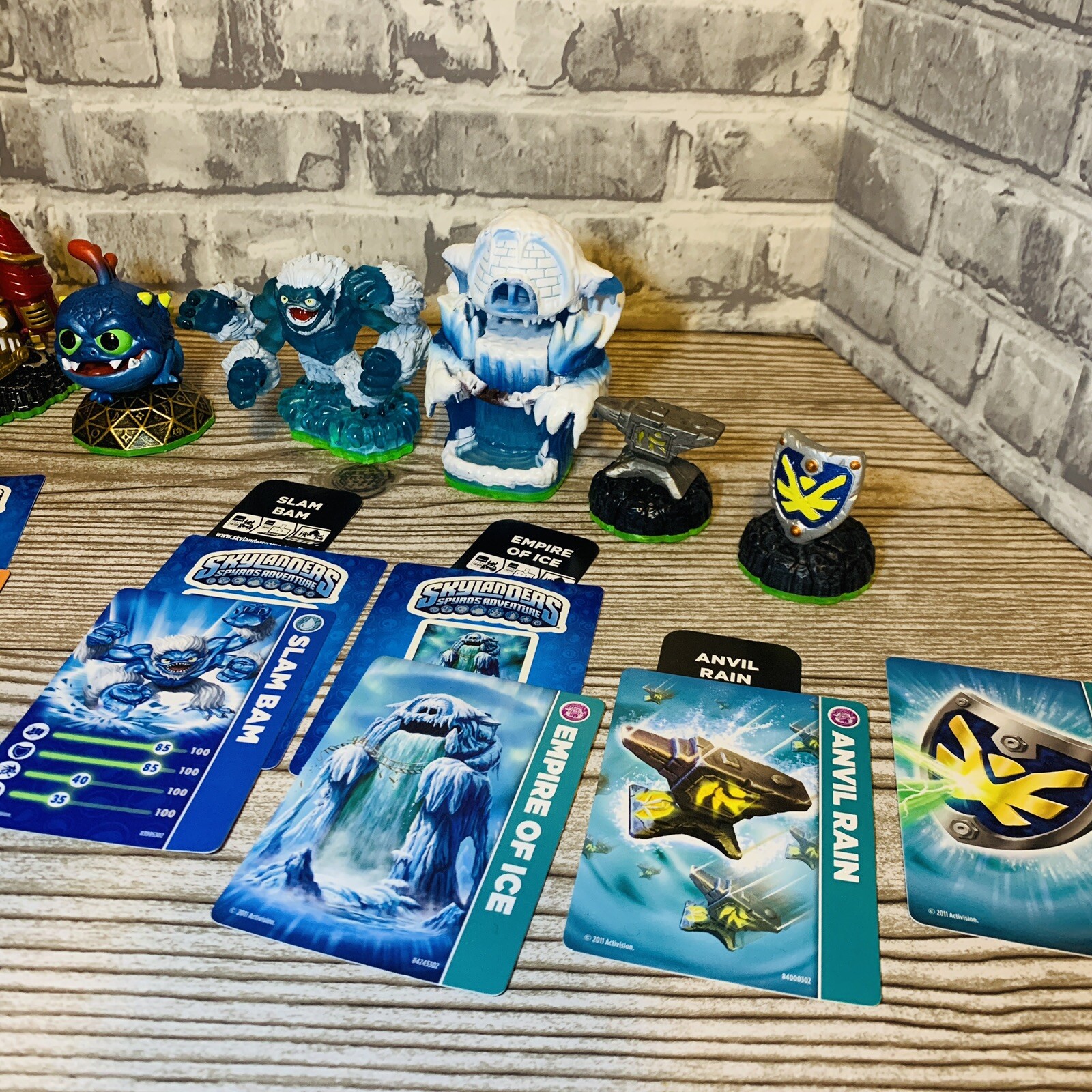 Skylanders: Spyro’s Adventure: Empire Of Ice Set Plus 4 Extra Figures