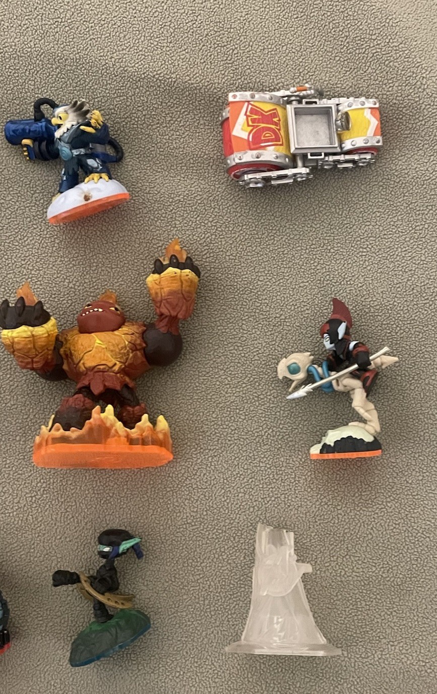 Skylanders Lot of 22 Pieces Figures Bundle Clean Used Stitch Donkey Kong