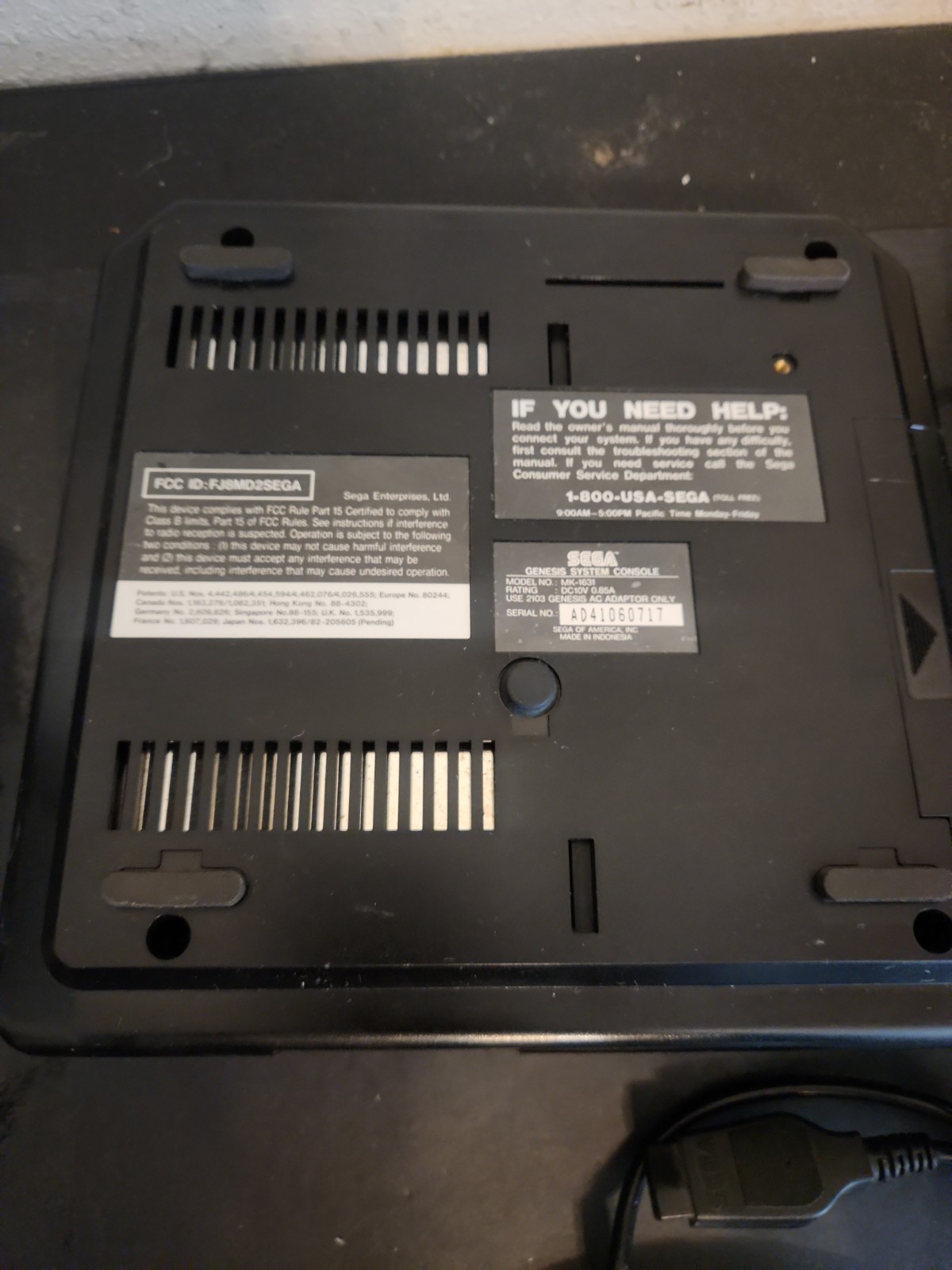 SEGA Genesis Model 2 MK-1631 With Cords And OEM Controller Tested Works