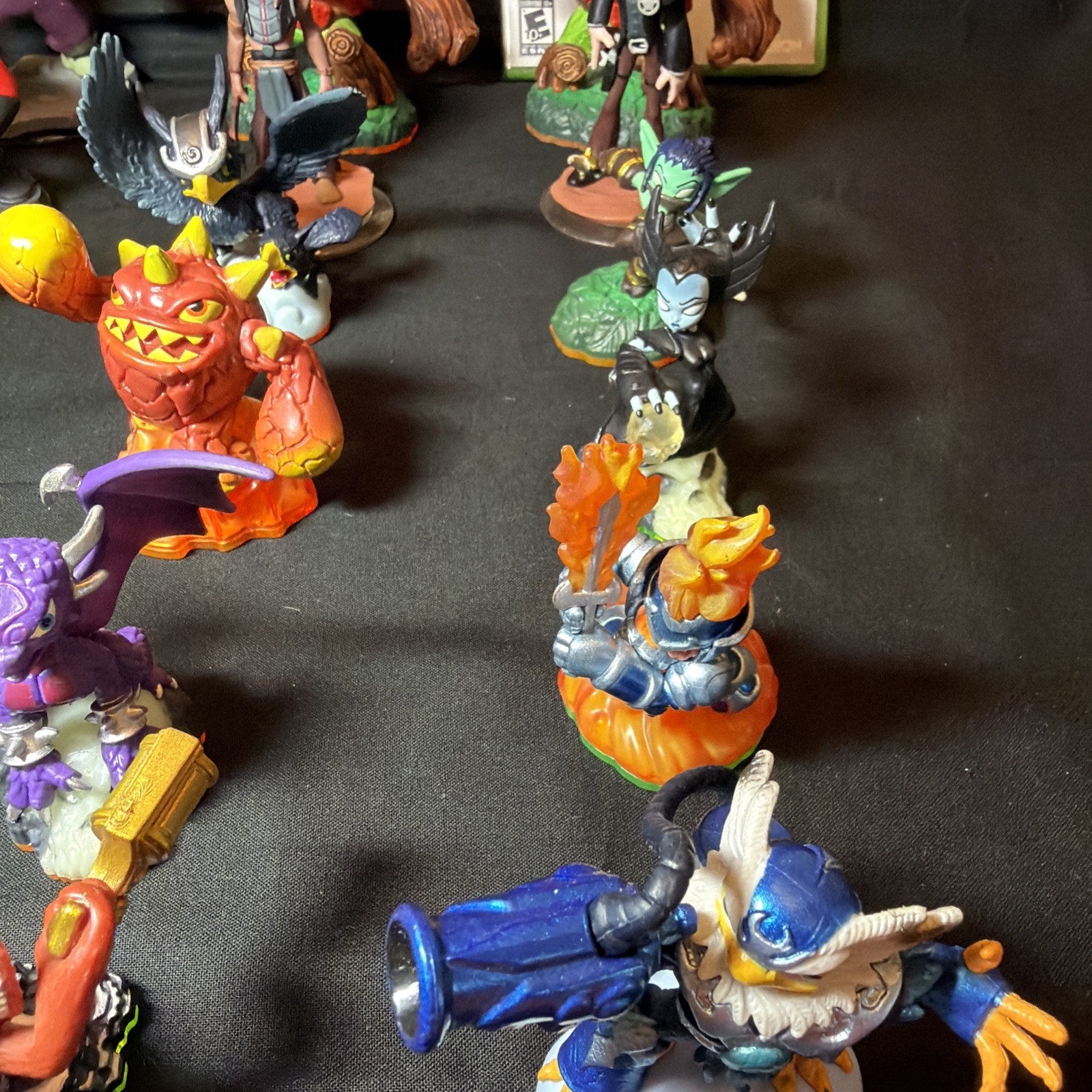 Skylanders Mixed Lot Of 35 Action Figure Toys+vehicles+2 Xbox Game DVDs