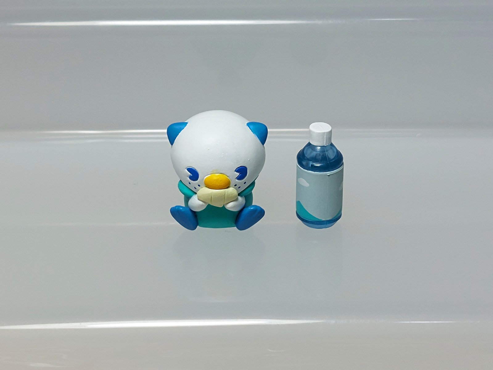 Pokemon Center Japan 2019 Figure Collection Oishii Mizu Oshawott F01 0.8in