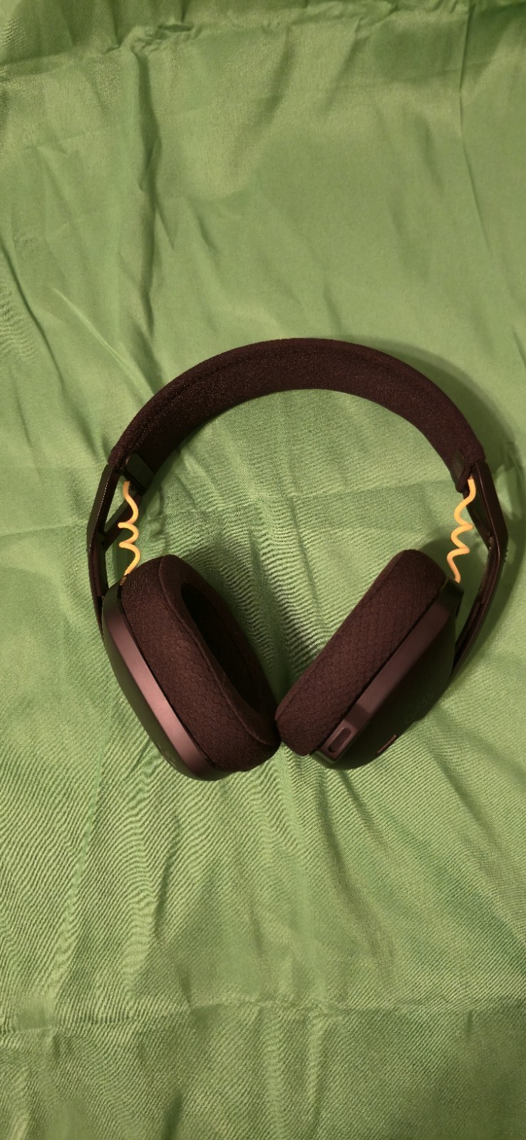 Logitech G435 Wireless Gaming Headset Black/Yellow USB-C Adjustable Headband 6ft