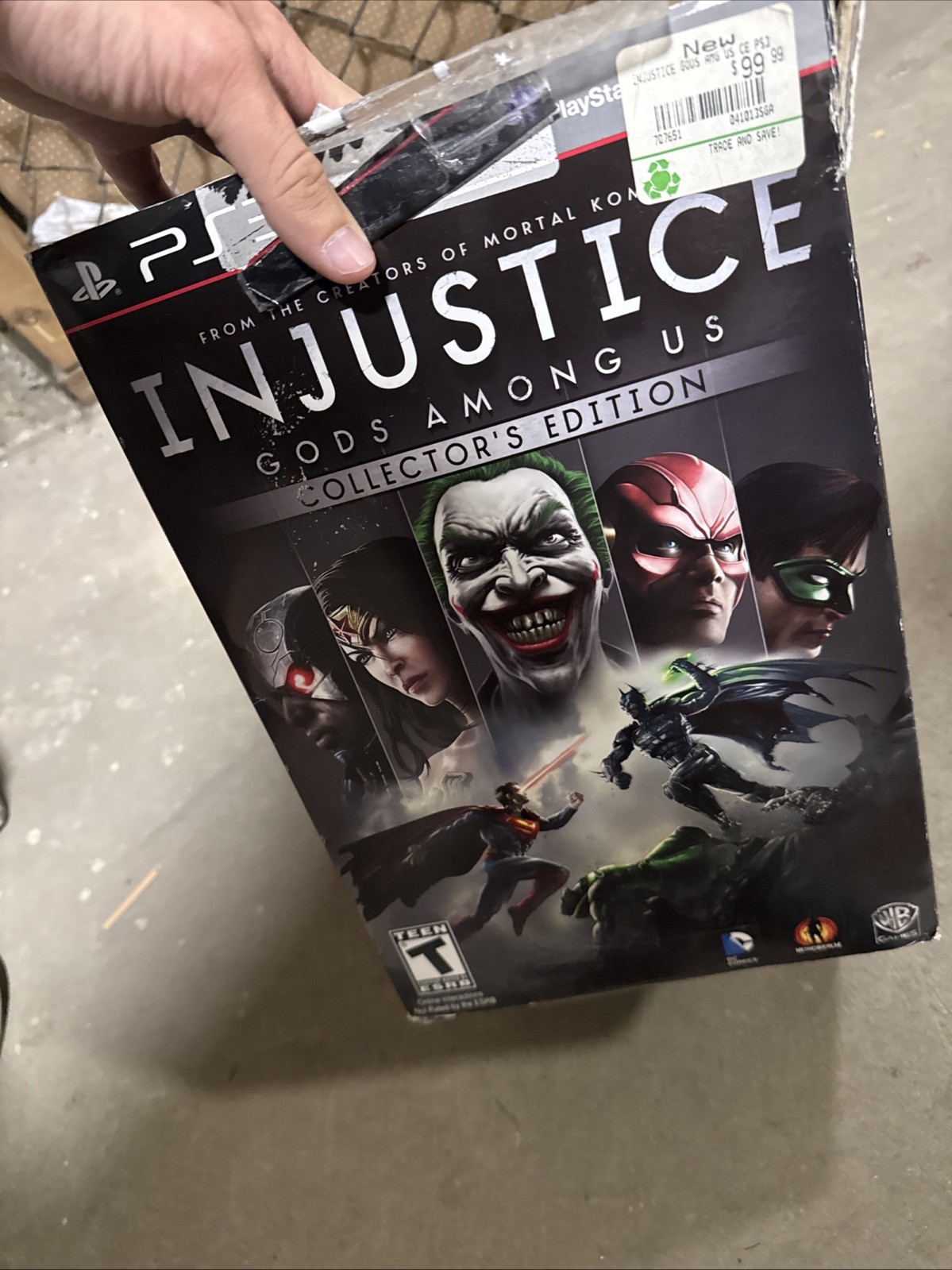 Injustice: Gods Among Us Collector’s Edition PS3 2013 Batman Wonder Woman Statue