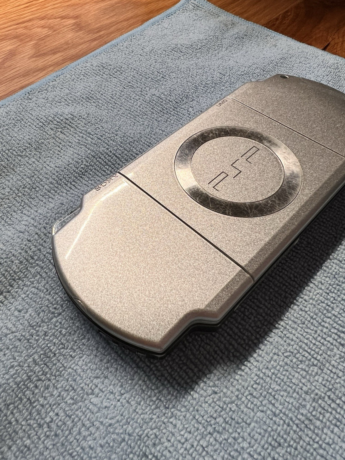 Sony PSP 2000 64MB Ice Silver Handheld System