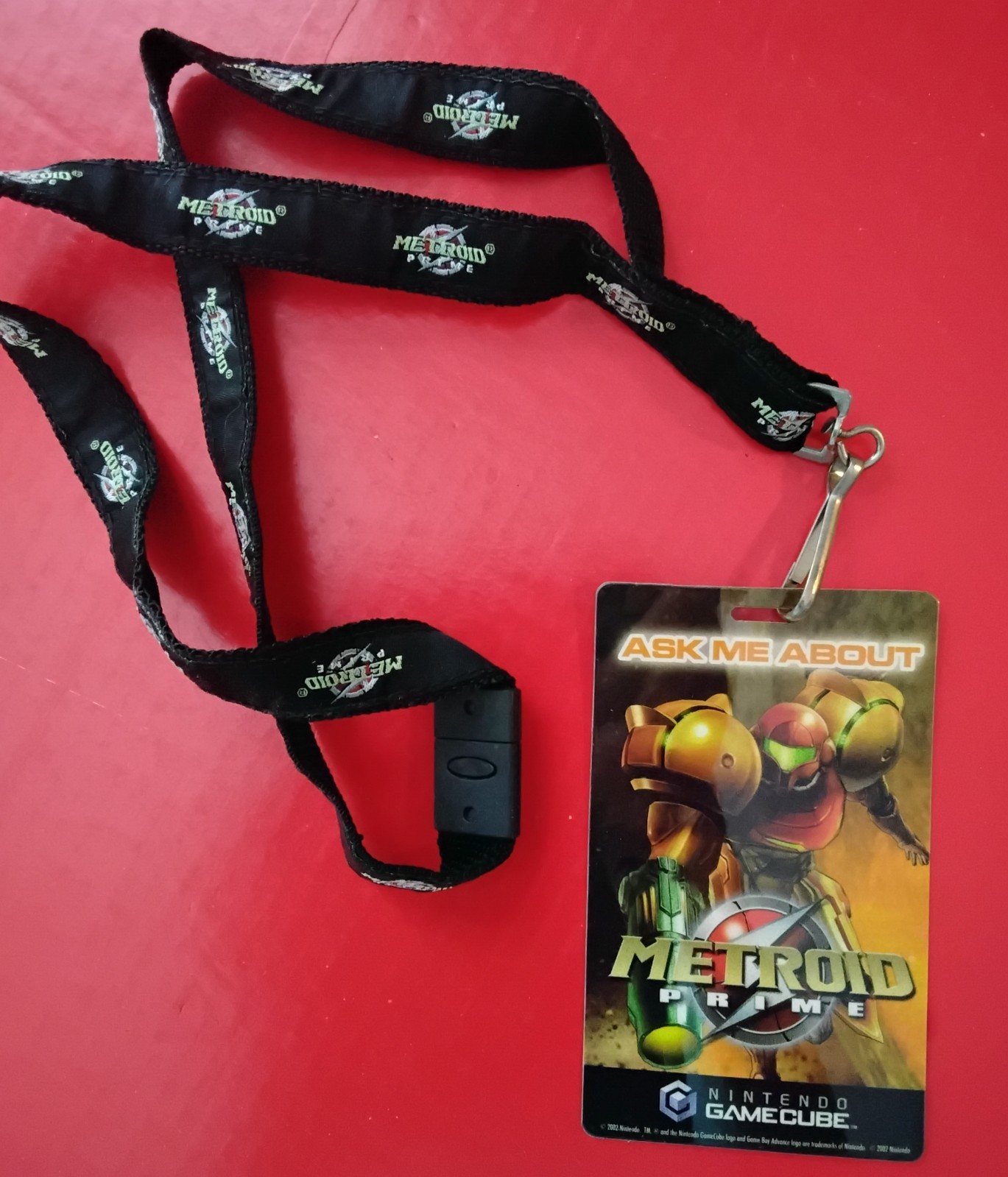 2002 Nintendo GameCube GBA Lanyard with reversable Metroid Prime/Fusion Badge