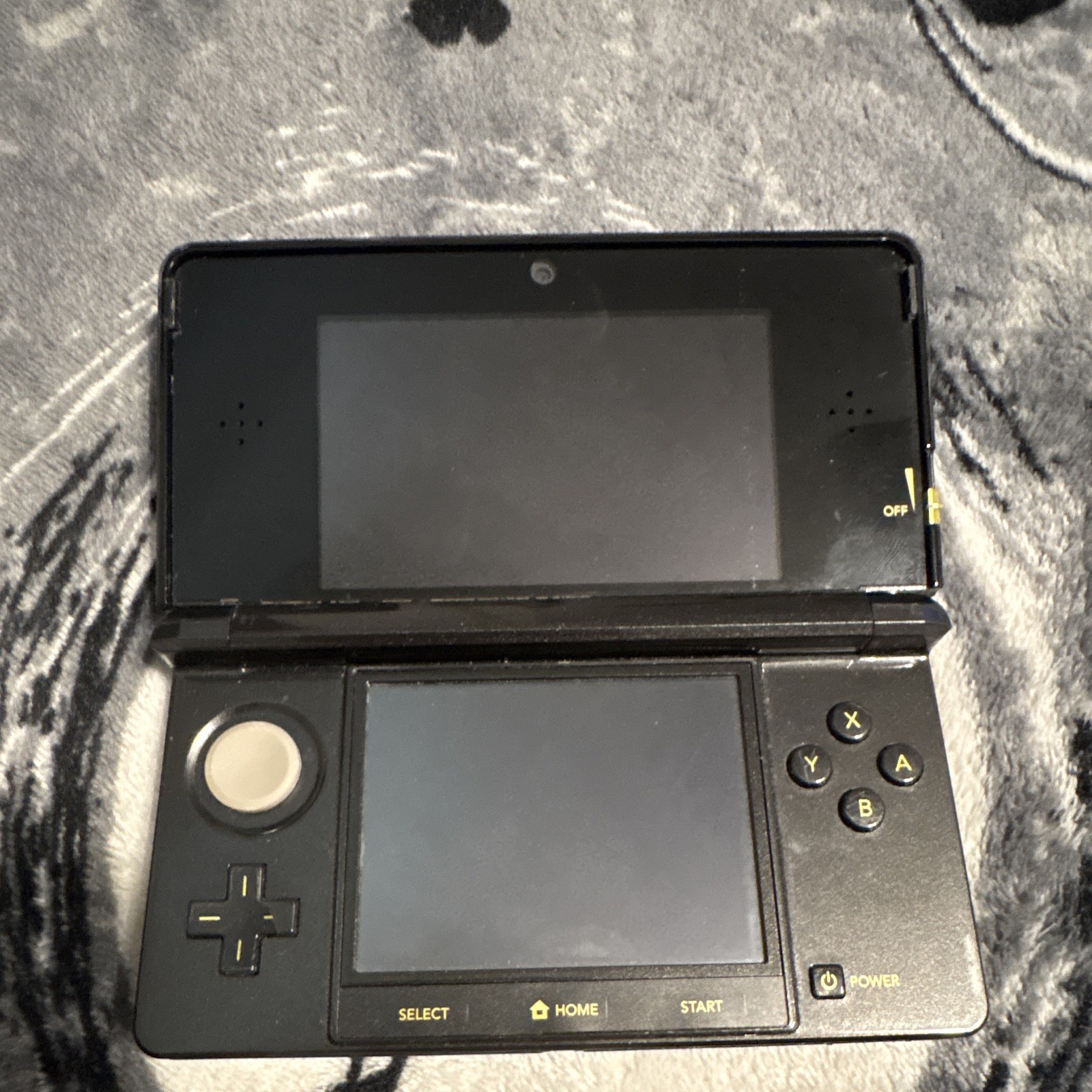 Nintendo 3DS Legend of Zelda Edition Handheld System Black/Gold Headphone Jack
