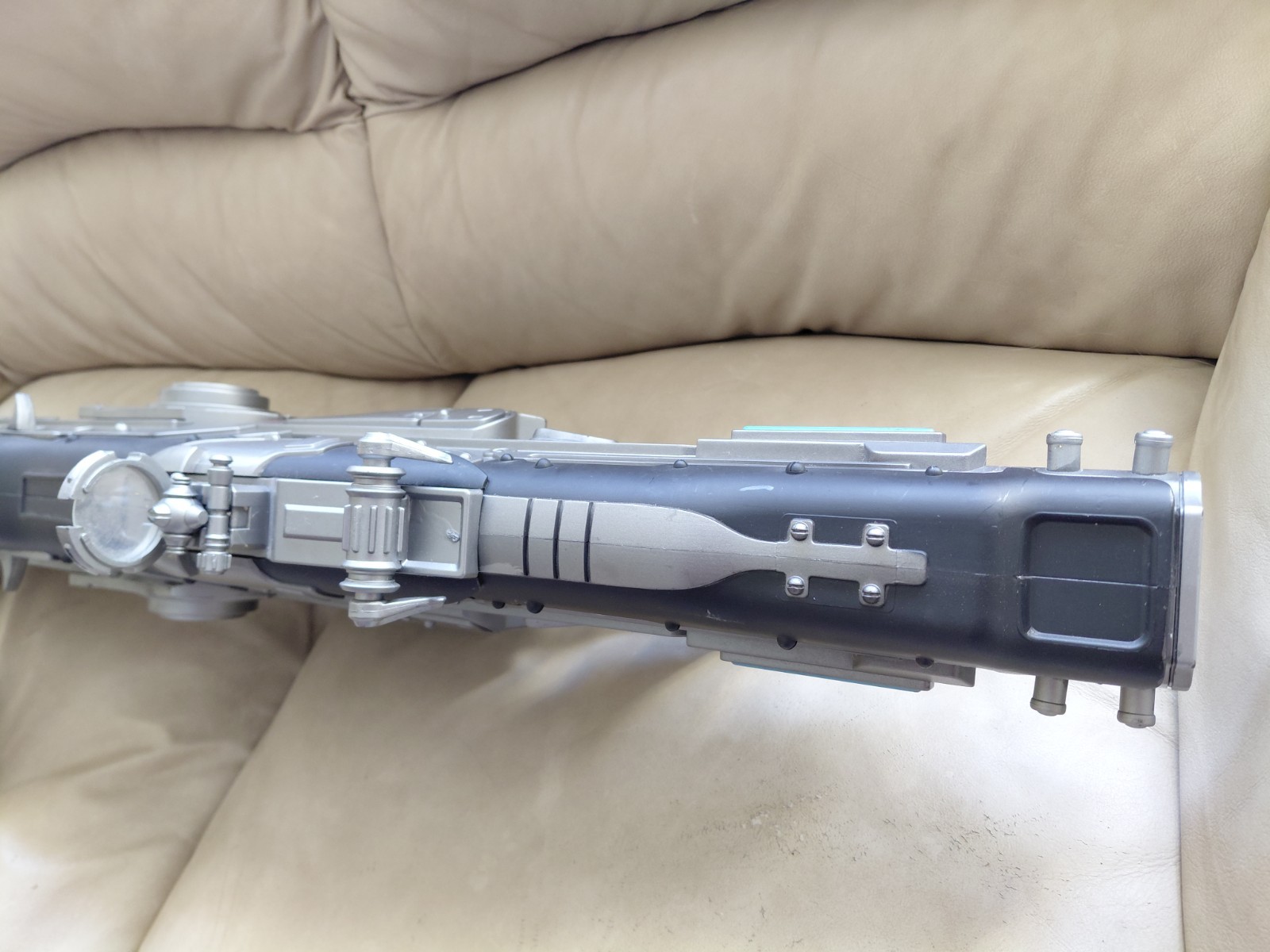 NECA Gears Of War Lancer Replica 2008 – Bloody Lancer – 36″ Full Size Prop