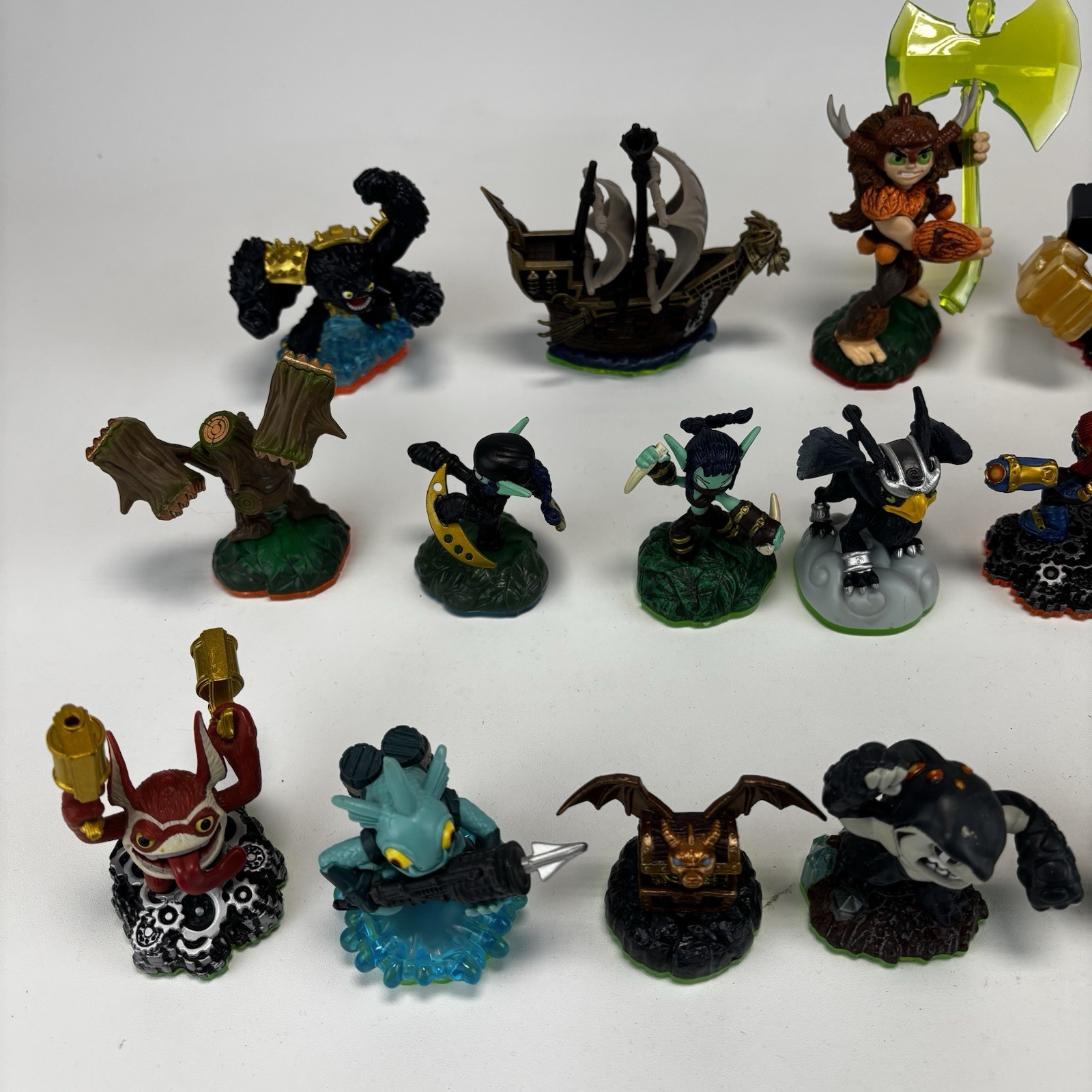 Skylanders Activision Collectible Figures LOT OF 19 PCs Mixed Toy Vintage Spyro