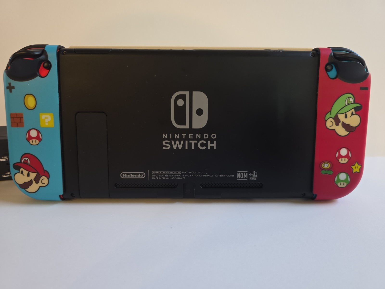 Nintendo Switch Console 32gb Neon Red/Blue Joy-Con Dock HDMI