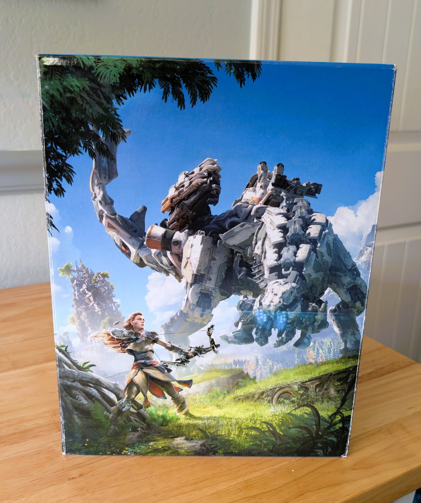 Horizon Zero Dawn Aloy Statue, Dark Horse Art Book, with Collector Display Box