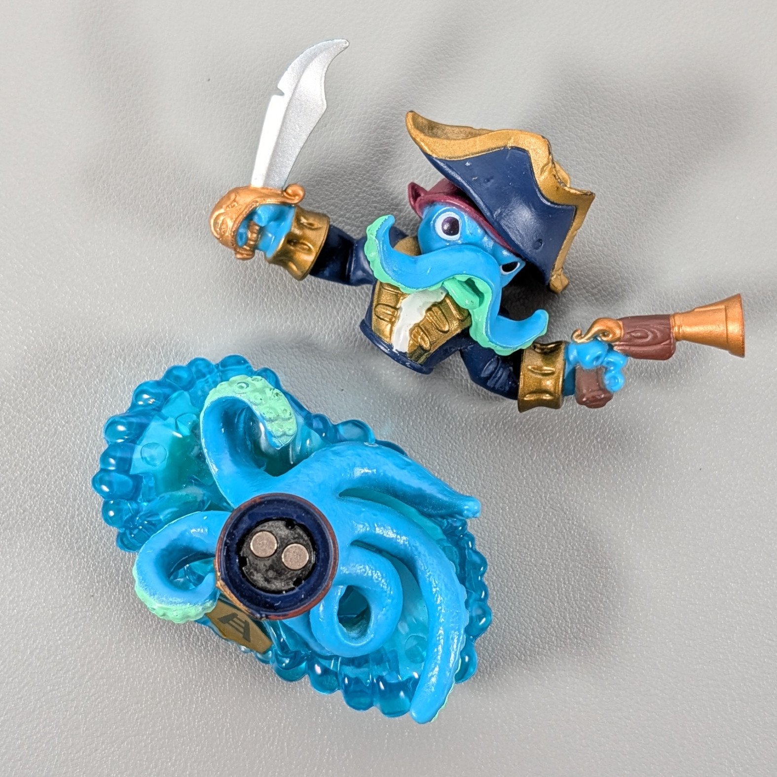 Skylanders Swap Force Figure – Wash Buckler (Blue Base)