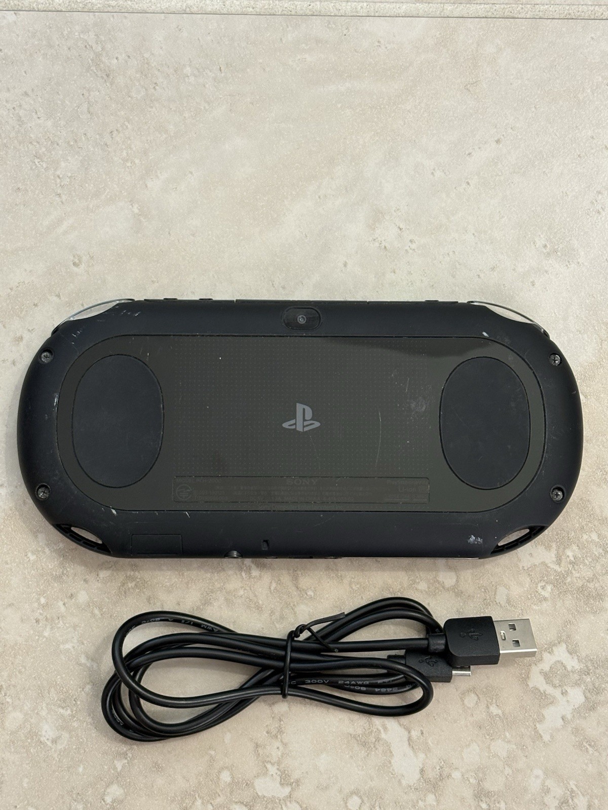Sony PS Vita 2000 Slim PCH-2000 – Black *GREAT* + Charger